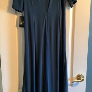 Beautiful brand new Adrianna papell high low gown